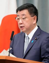 　記者会見する松野官房長官＝９日午前、首相官邸
