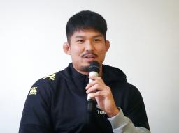　イングランド戦に向けて取材に応じるラグビー日本代表の姫野＝１０日、ロンドン郊外（共同）