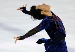 　大阪府の国体派遣選手選考会で演技するフィギュアスケート男子の織田信成＝１２日、大阪市の丸善インテック大阪プールアイススケート場
