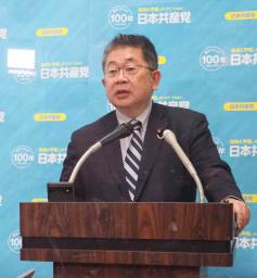 　記者会見する共産党の小池書記局長＝１４日午後、国会