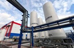 　ロシア・ムルマンスク州で建設中の液化天然ガス（ＬＮＧ）施設＝１０月１１日（タス＝共同）