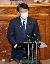 　参院本会議で、趣旨説明する斎藤法相＝１８日午前