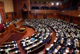 　開かれた参院本会議＝１８日午前