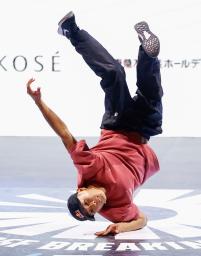 　ブレイクダンスのジャパン・オープン男子決勝で優勝した半井重幸の演技＝ＩＨＩステージアラウンド東京