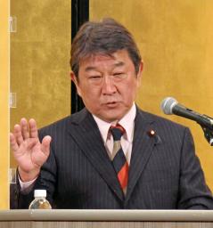 　講演する自民党の茂木幹事長＝２０日午後、金沢市