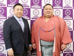 　オンラインで引退の記者会見をした元小結千代大龍（右）と師匠の九重親方＝２１日、福岡国際センター（日本相撲協会提供）