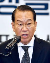 　２１日、韓国・ソウルで政府の対北朝鮮政策を説明する権寧世統一相（共同）