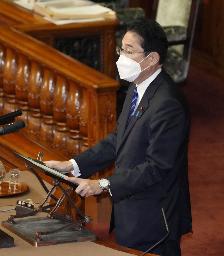 　参院本会議で閣僚の辞任について発言する岸田首相＝２２日午後