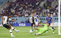　日本―ドイツ　後半、好セーブするＧＫ権田＝ドーハ（共同）
