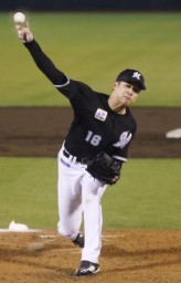 　８回１失点で１０勝目を挙げたロッテ・種市＝楽天モバイルパーク