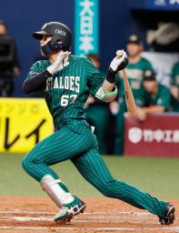 　延長１１回オリックス１死満塁、中川圭がサヨナラの遊撃内野安打を放つ＝京セラドーム