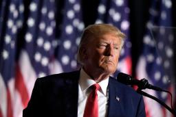 　米アイオワ州で開いた集会で演説するトランプ前大統領＝７月（ＡＰ＝共同）