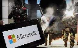 　米マイクロソフトのロゴと、人気ゲーム「コール・オブ・デューティ」の一場面（ＡＰ＝共同）