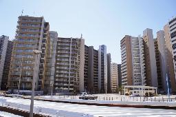 　東京五輪・パラリンピックの選手村。終了後、マンションとして販売された＝２０２０年、東京都中央区