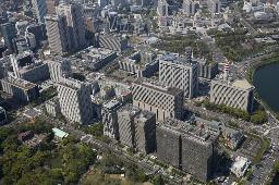 　霞が関の官庁街（右奥は国会議事堂）