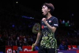 　男子シングルス３回戦　香港選手からポイントを奪い喜ぶ奈良岡功大＝コペンハーゲン（共同）