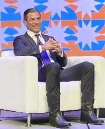 　ＩＴイベントで政策を語った米マイアミ市のフランシス・スアレス市長＝２０２２年３月、米テキサス州オースティン（共同）