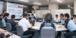 　佐賀県庁で開かれた豚熱の対策本部会議＝３０日午後