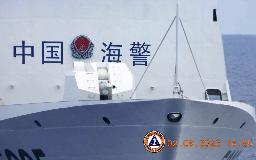 　２０２２年８月、南シナ海のアユンギン礁付近で、覆いが外された中国海警局の艦船の艦砲（フィリピン沿岸警備隊提供・共同）