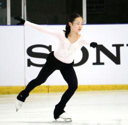 　公式練習で調整する島田麻央＝台北（共同）