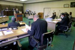 　議員報酬を「日当制」から月額報酬に戻す条例を可決した福島県矢祭町議会＝２８日午後