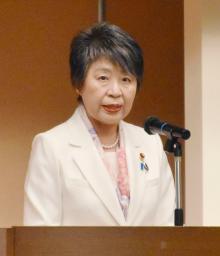 　外務省の入省式で訓示する上川外相＝１日午後