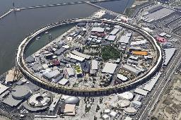 　大阪・関西万博の会場＝１３日、大阪市此花区の夢洲（共同通信社ヘリから）