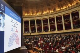 　「死への積極的援助」を導入する法案を賛成多数で可決したフランス国民議会＝２７日、パリ（ＡＰ＝共同）