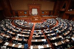 　改正災害対策基本法などが可決、成立した参院本会議＝２８日午後