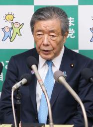 　記者会見する自民党の森山幹事長＝９日午後、鹿児島市