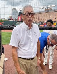 　オリオールズの菅野の登板試合に訪れた元横浜監督の権藤博氏＝ボルティモア（共同）