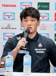 　ウェールズ戦に向けて意気込みを語るラグビー日本代表の李承信＝１１日、ノエビアスタジアム神戸