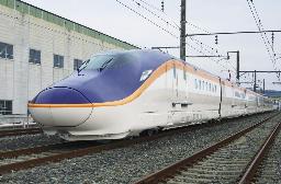 　東北・山形新幹線のＥ８系＝２０２３年２月、宮城県利府町