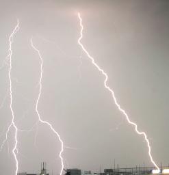 　落雷