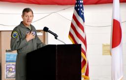 　米軍嘉手納基地の司令官に就任したジョン・ギャレモア准将＝１４日午前、沖縄県