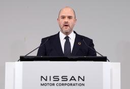 　記者会見する日産自動車のイバン・エスピノーサ社長＝１５日午後、横浜市