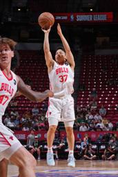 　ブルズの一員としてバックス戦でシュートを放つ河村＝ラスベガス（ＮＢＡＥ・ゲッティ＝共同）