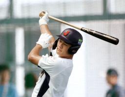<p>　調整する野球Ｕ―１８Ｗ杯日本代表の阿部＝那覇市</p>