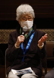 　座談会に参加した横田早紀江さん＝１３日午後、東京都千代田区