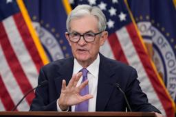 　ＦＯＭＣ後に記者会見するＦＲＢのパウエル議長＝１０月２９日、米ワシントン（ＡＰ＝共同）