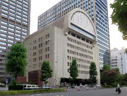 　日本新聞協会が入居している日本プレスセンタービル＝２０１８年、東京・内幸町