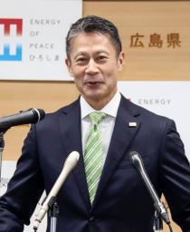 　任期満了での退任に合わせ、広島県庁で記者会見する湯崎英彦知事＝２８日午後