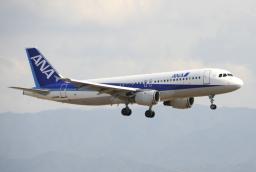 　全日空のエアバスＡ３２０―２００＝２０１２年２月、関西国際空港