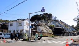 　大規模火災による立ち入り規制が解除された区域＝２９日午前、大分市佐賀関