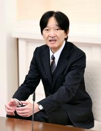 　６０歳の誕生日を前に記者会見される秋篠宮さま＝２５日、東京・赤坂御用地の赤坂東邸（代表撮影）