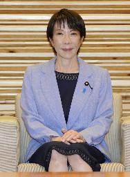 　閣議に臨む高市首相＝１１月２８日、首相官邸