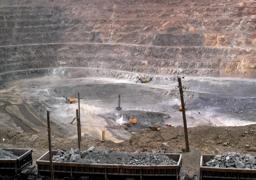 　中国のレアアース採掘現場＝２０１０年７月、内モンゴル自治区（ＡＰ＝共同）