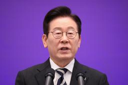 　３日、記者会見する韓国の李在明大統領＝ソウルの青瓦台（ロイター＝共同）