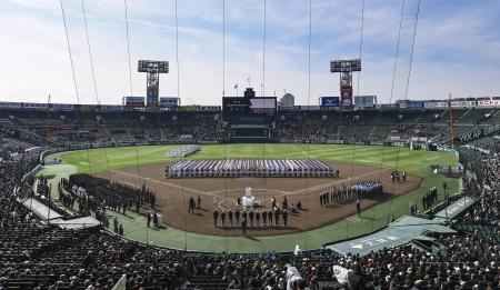 <p>　昨年３月の選抜高校野球大会の開会式＝甲子園球場</p>