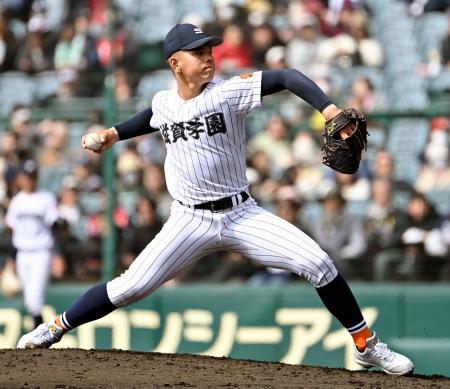 <p>　長崎西戦の４回から２番手で登板した滋賀学園・伴田＝甲子園</p>